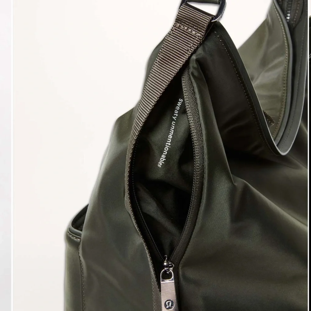 Lululemon All Set Hobo
Black NWOT🤩 - Picture 3 of 11